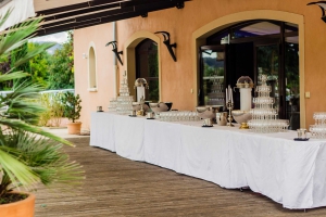 terrasse avec buffet et coktails