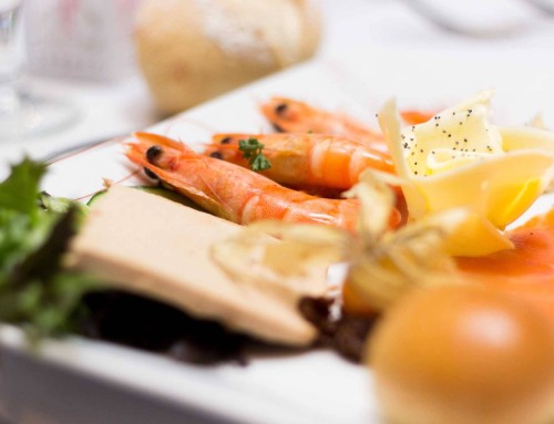 Salade Périgourdine : foie gras et magret de canard fumé servis à coté de Neuville sur Saône 69250