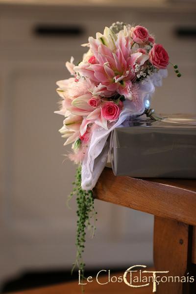 bouquet-de mariée-lys-double-et-rose-branchue-gypsophile-ceropegia