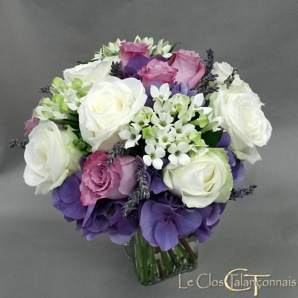 bouquet-mariée-roses-blanches-et-roses-hortensia-parme-bouvardia