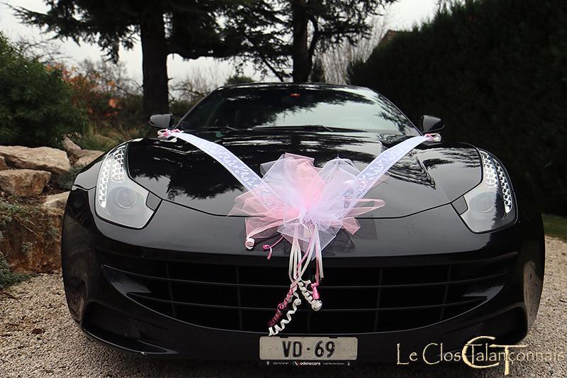 decor-de voiture-ferrari-mariage-en-tulle