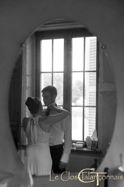 derniers-préparatifs-pour-le-mariage-photographie-noir-et-blanc