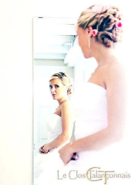Préparatifs-mariage-photo-artistique-dans-miroir